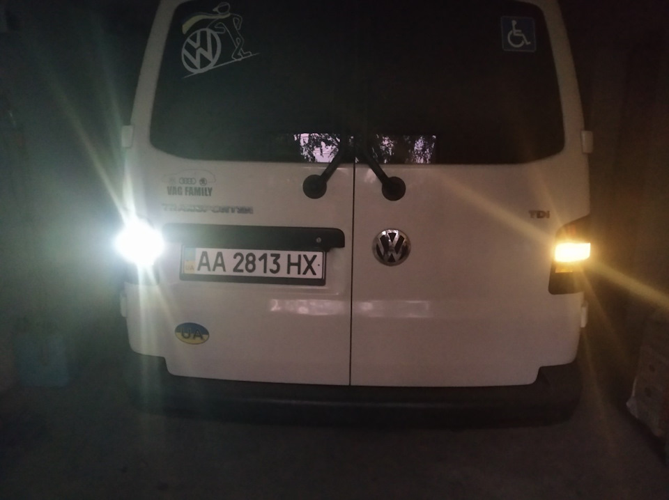 Заміна лампочок заднього ходу (а хотів у стопи). 4