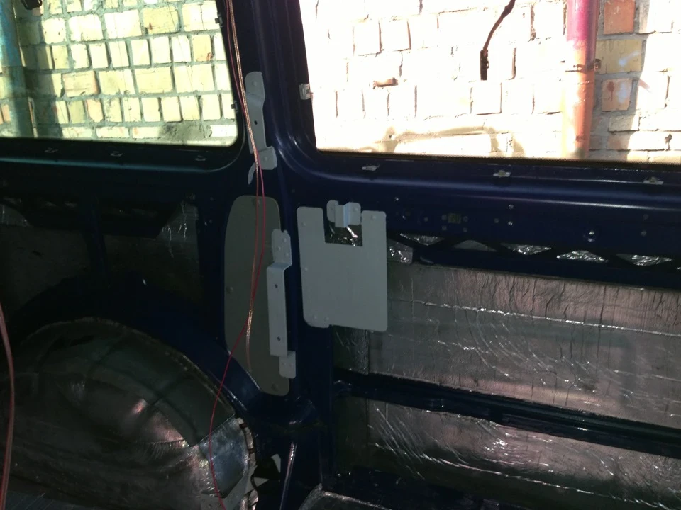 Етап 3. підганяння салону на 2 двері в машину з 1 зсувними дверима