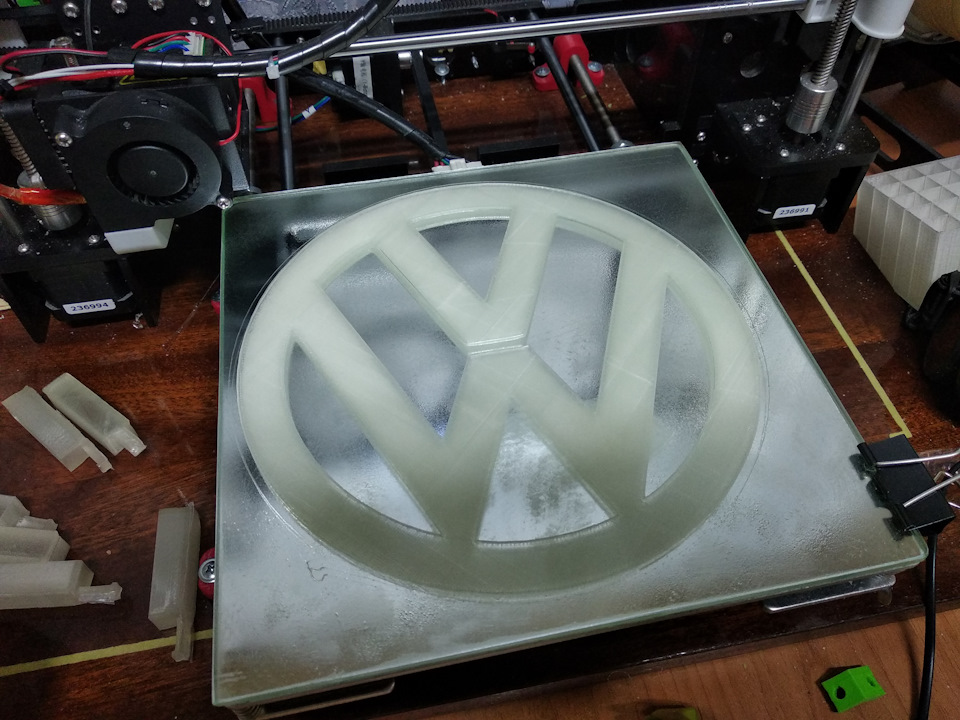 Велика емблема VOLKSWAGEN на капот (3D print) 1