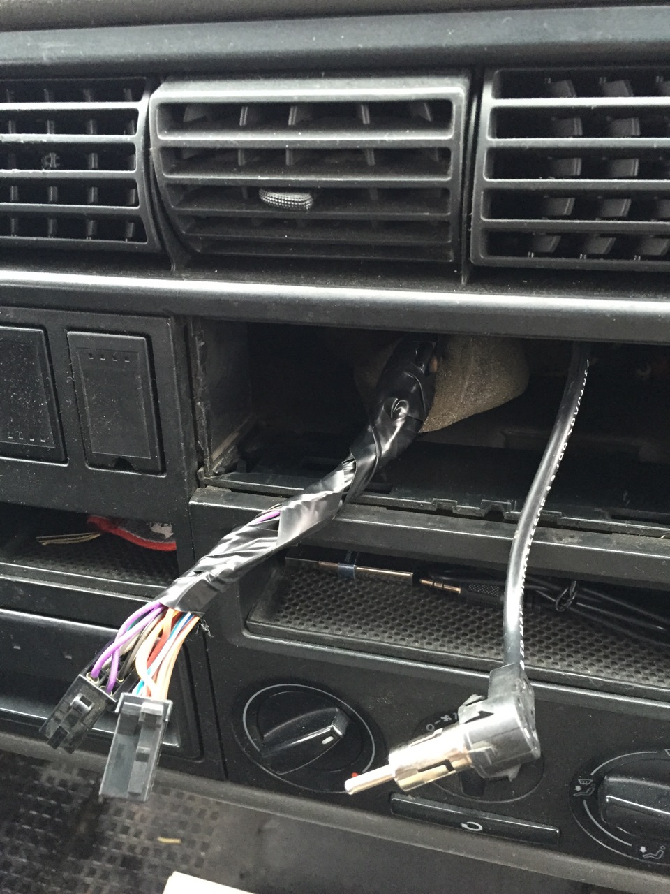 Автозвук частина 1: Голова Kenwood KMM 120Y + Hertz dcx 100.3 4