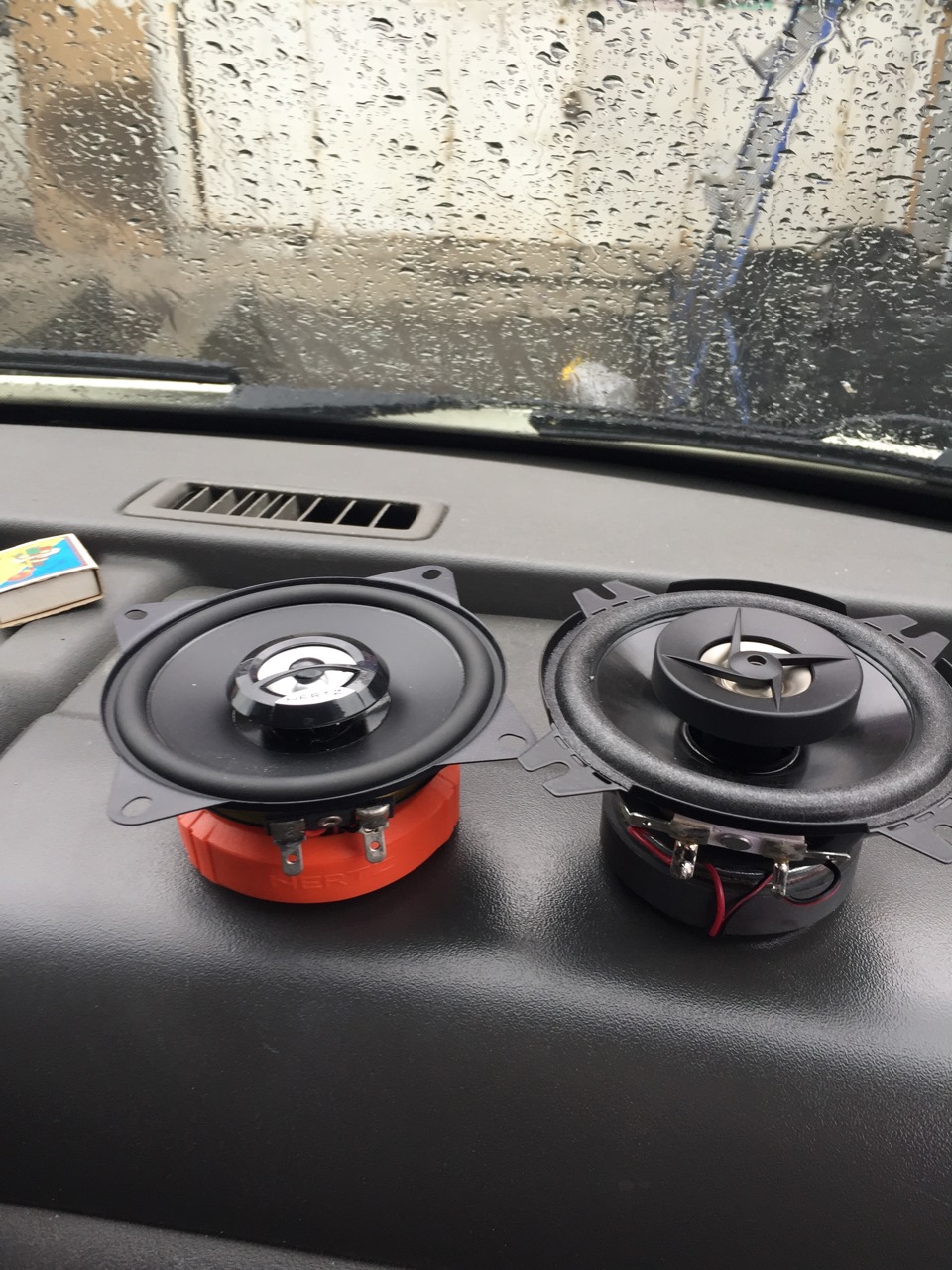 Автозвук частина 1: Голова Kenwood KMM 120Y + Hertz dcx 100.3 3