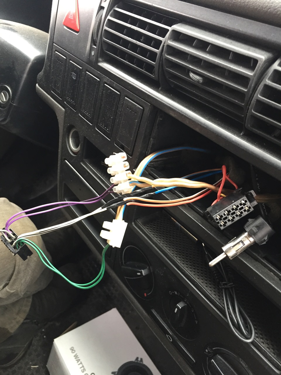 Автозвук частина 1: Голова Kenwood KMM 120Y + Hertz dcx 100.3 2