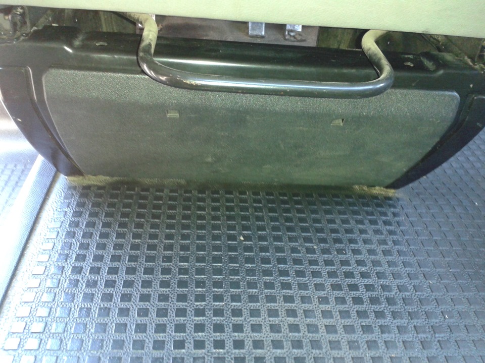 Передня заглушка в тумби 5