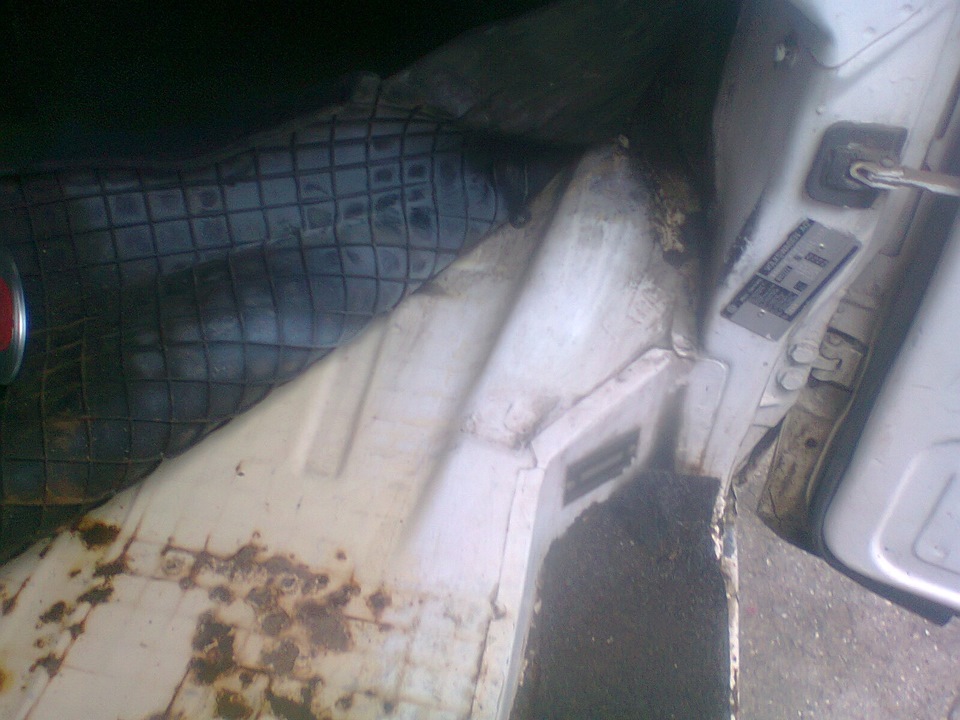 Звідки вода в салоні Т-3? 4