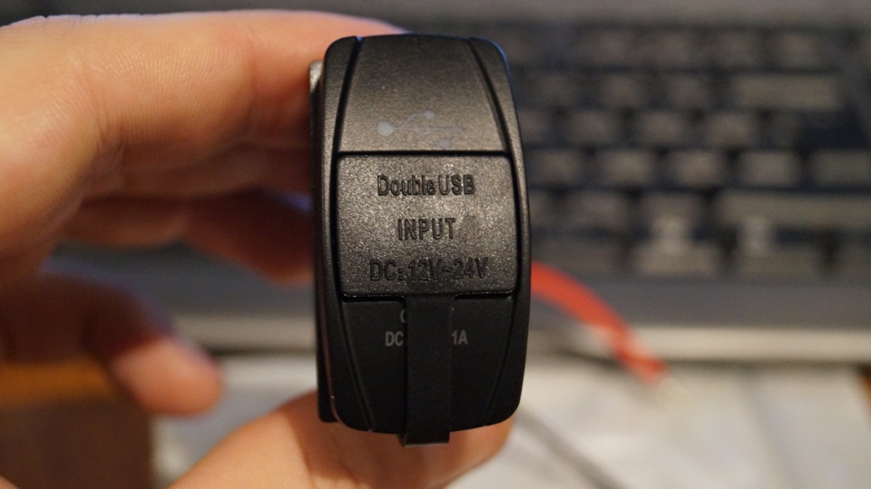 Зарядний пристрій для телефону в Т4. 2хUSB порту. 4