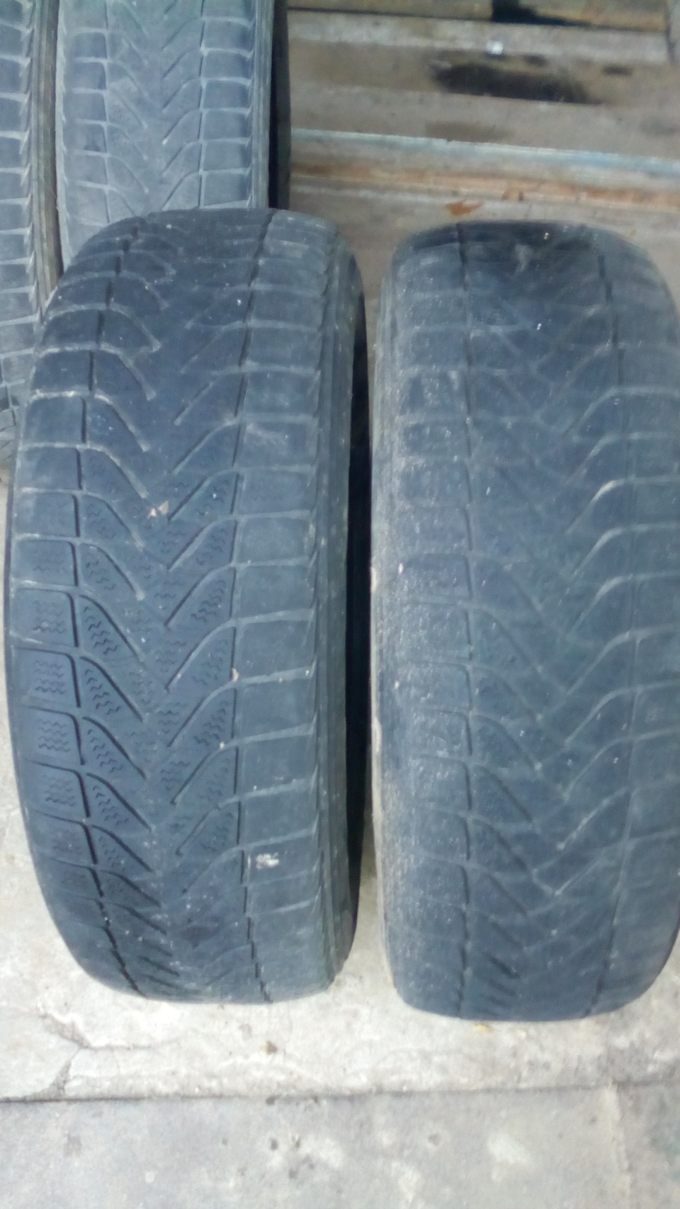 продаю шини R15 195 - 65 (на запаску) 1
