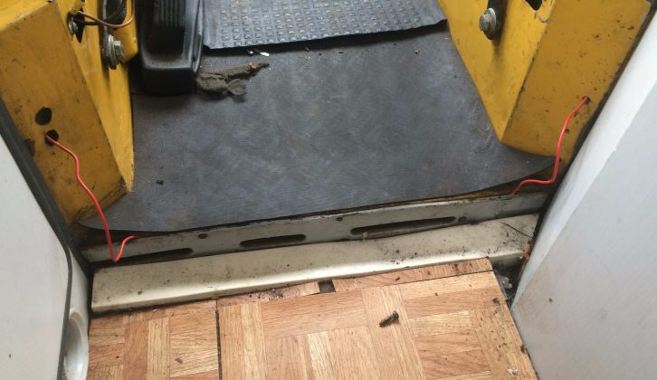 Як не потрібно ремонтувати фургон T25 VW в 7 простих кроків. Критив гайки Зюзь Андрій Юрійович 2