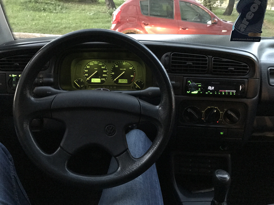 Pioneer MVH - 190UBG 4