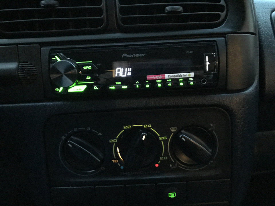 Pioneer MVH - 190UBG 5