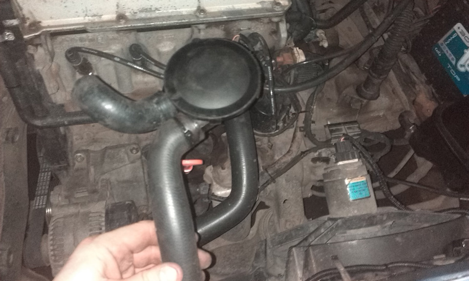 Клапан картерних газів 4