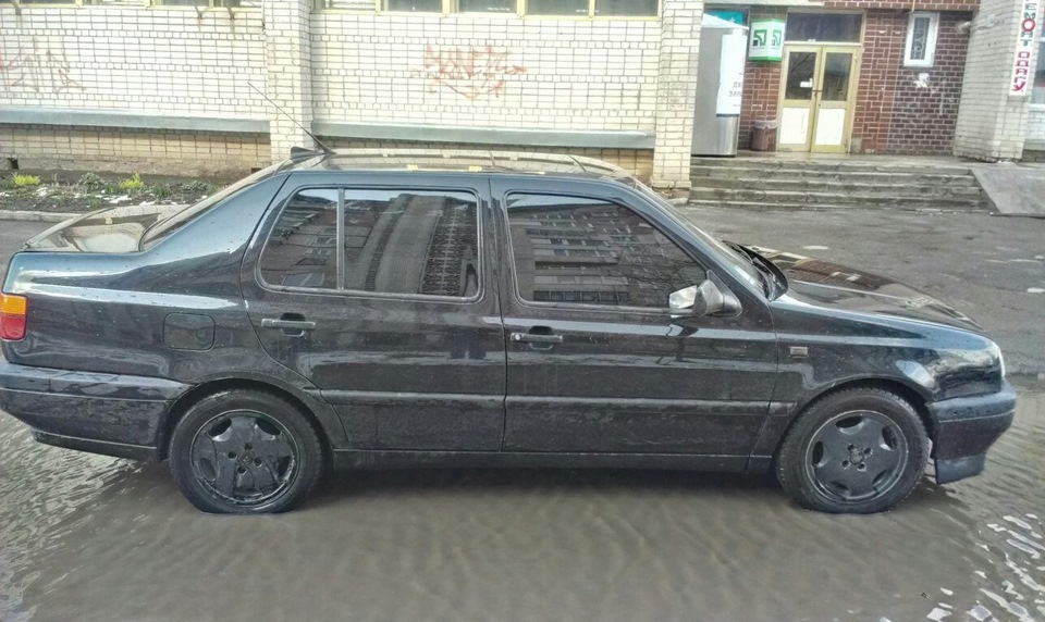 Квітень Жартує 4