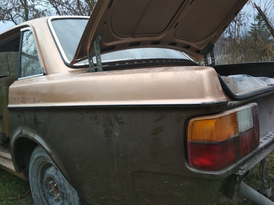 Кліпси молдингу на VOLVO 240 5