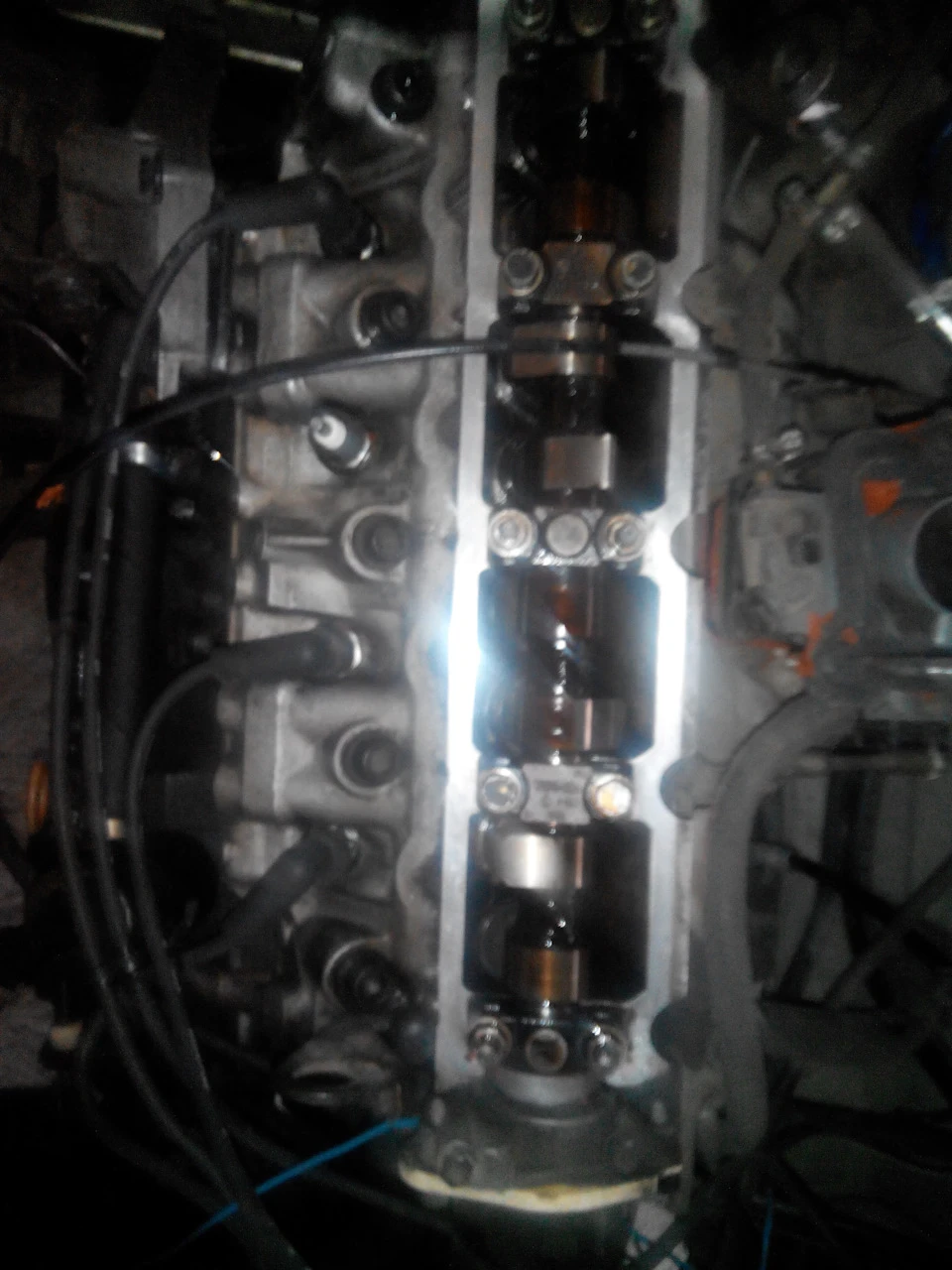 Зазор на випускних клапанах.