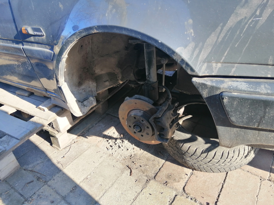 Ремонт передньої підвіски VOLVO 440 2