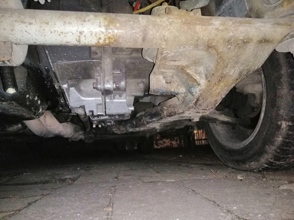Ремонт передньої підвіски VOLVO 440 Підрамник + нижні важелі.
