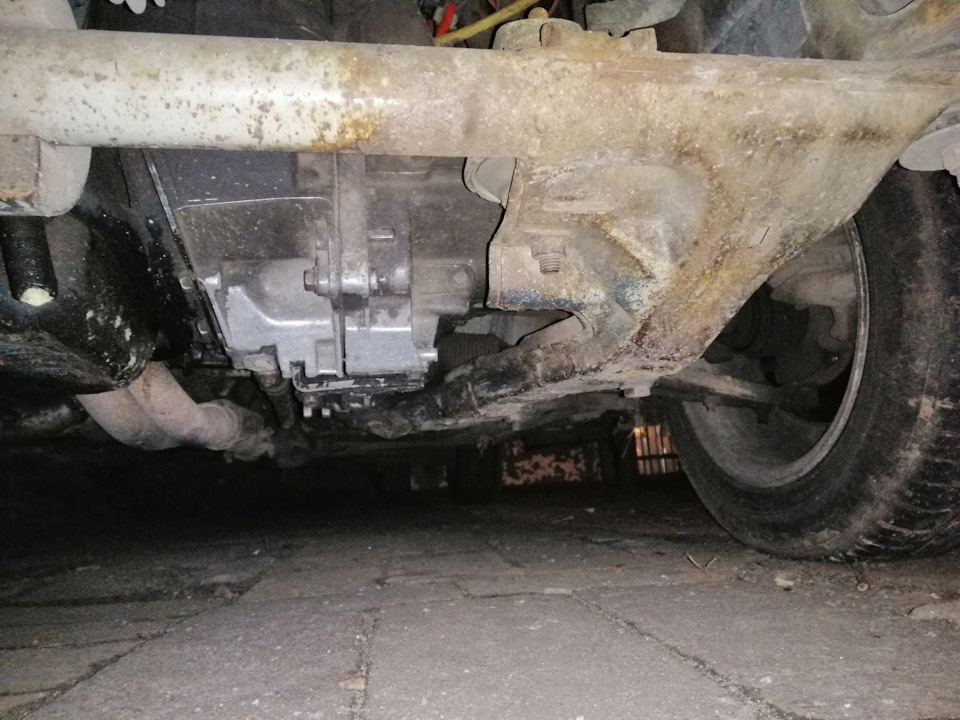 Ремонт передньої підвіски VOLVO 440 Підрамник + нижні важелі. 1
