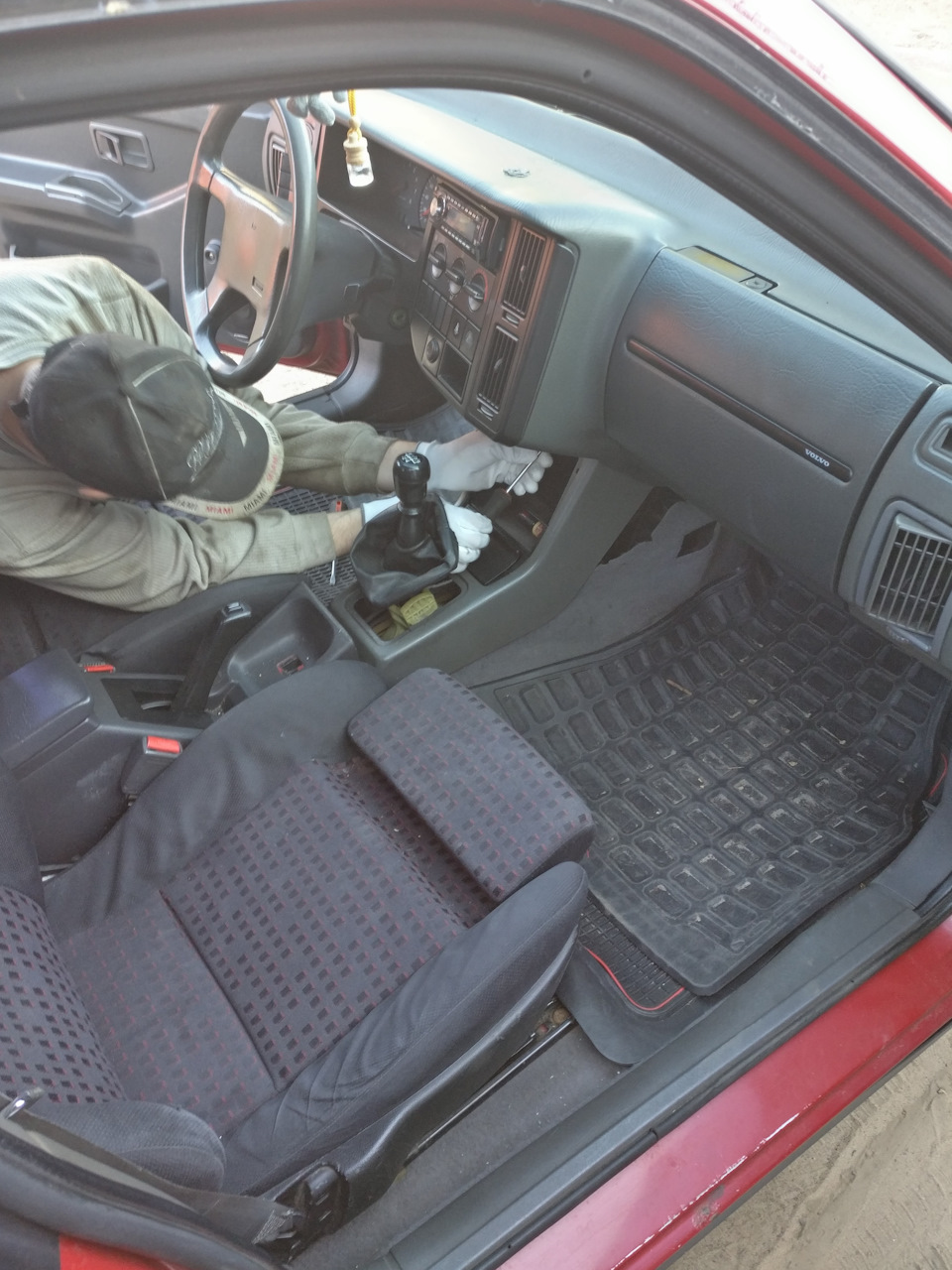 Заміна радіатора печі в Volvo 440 2