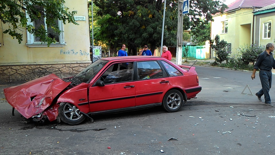 Volvo vs. Сміттєвоз МАЗ. Пост пам'яті 1