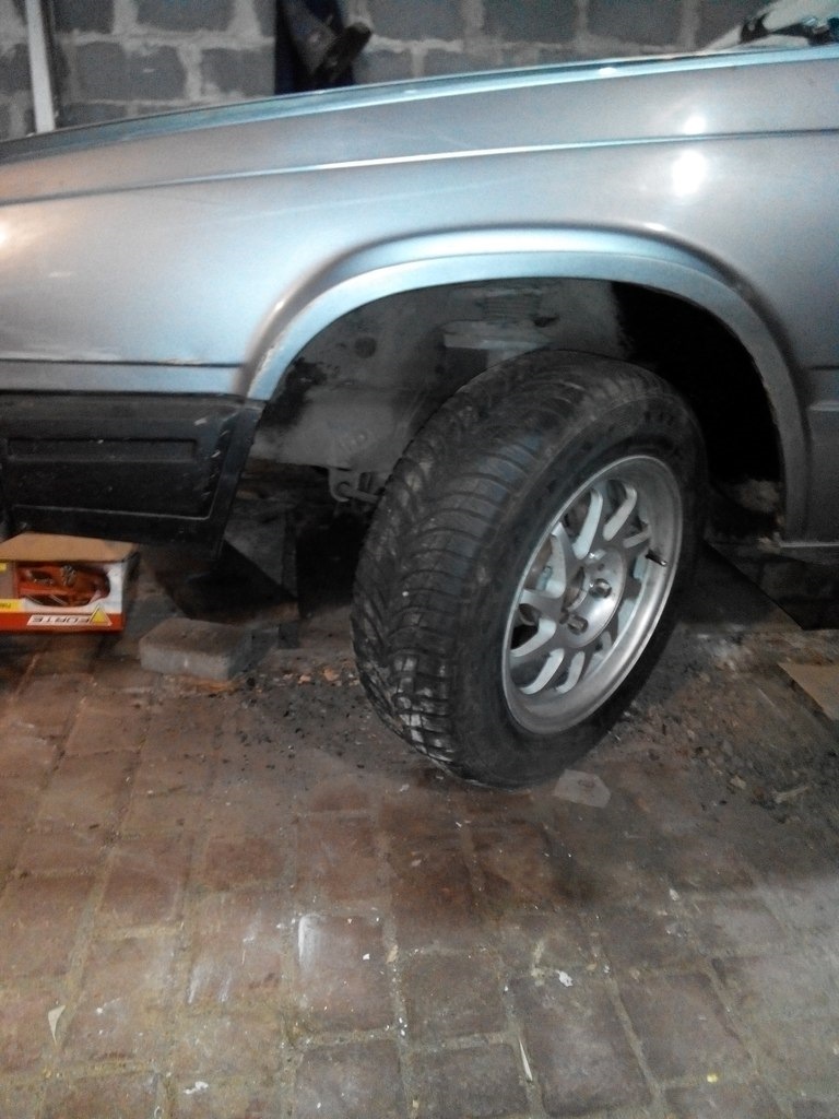 Колеса з проставками на машині. 3
