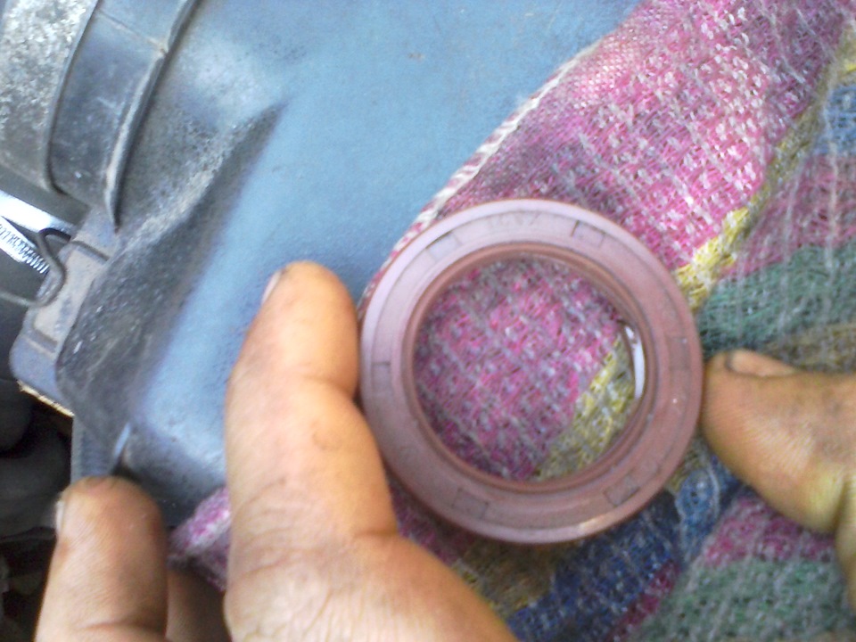 Заміна заднього сальника розподільного валу ' 4