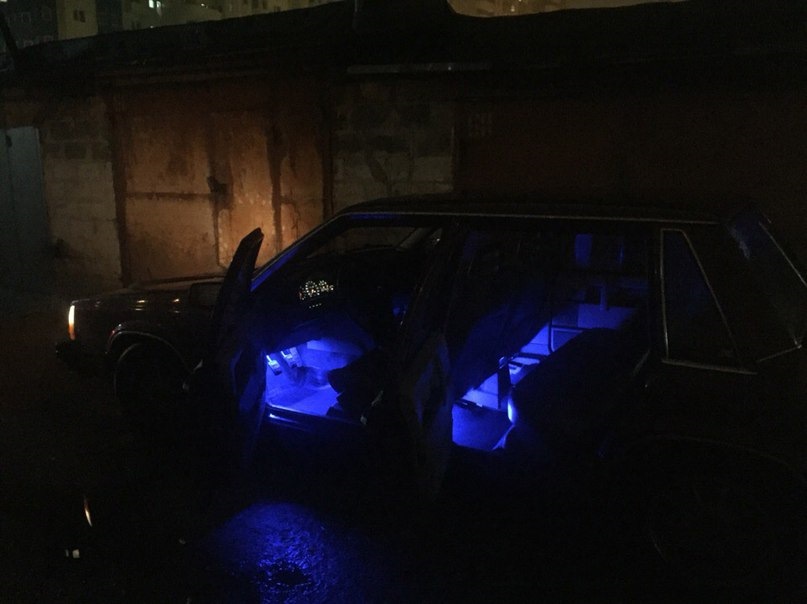 Підсвічування салону в ногах 1