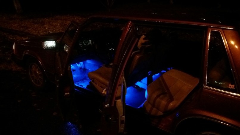 Підсвічування салону в ногах 2