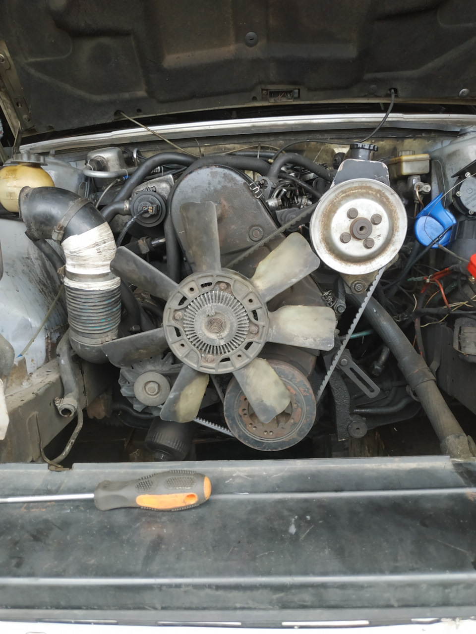 Знімаємо двигун) volvo 740 760 2.4 diesel 1