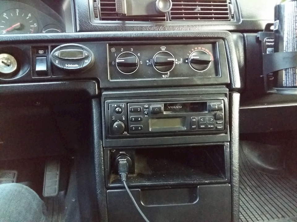 Куплю або прийму в дар центральну консоль volvo 740/760 2