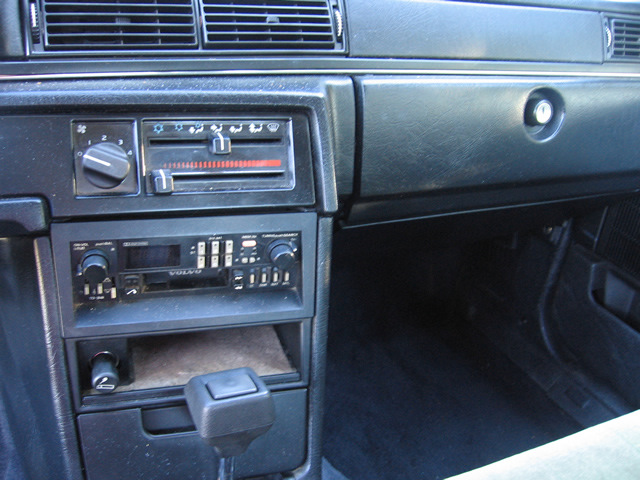 Куплю або прийму в дар центральну консоль volvo 740/760 3