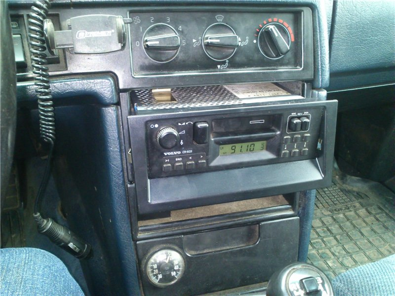 Куплю або прийму в дар центральну консоль volvo 740/760 1