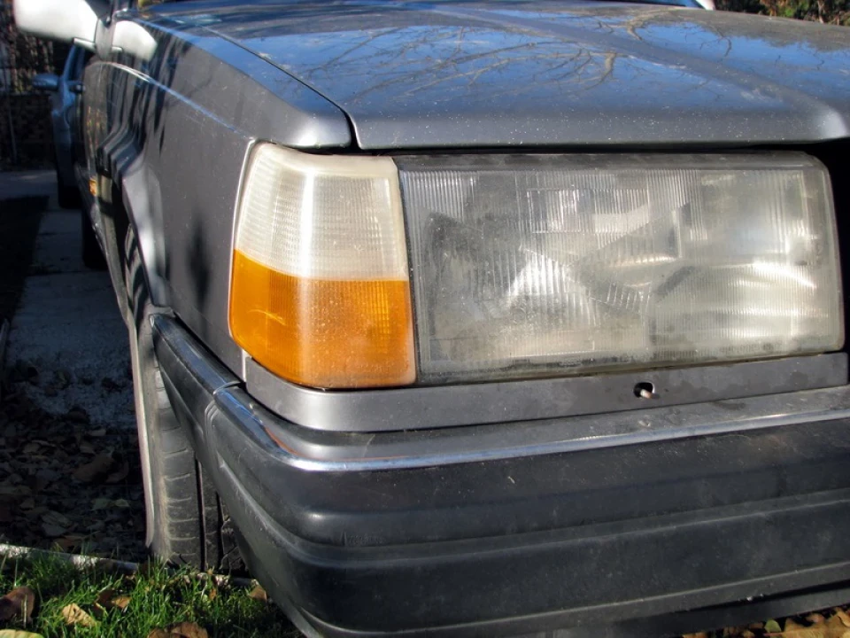 Оновлення передньої оптики на Volvo 960