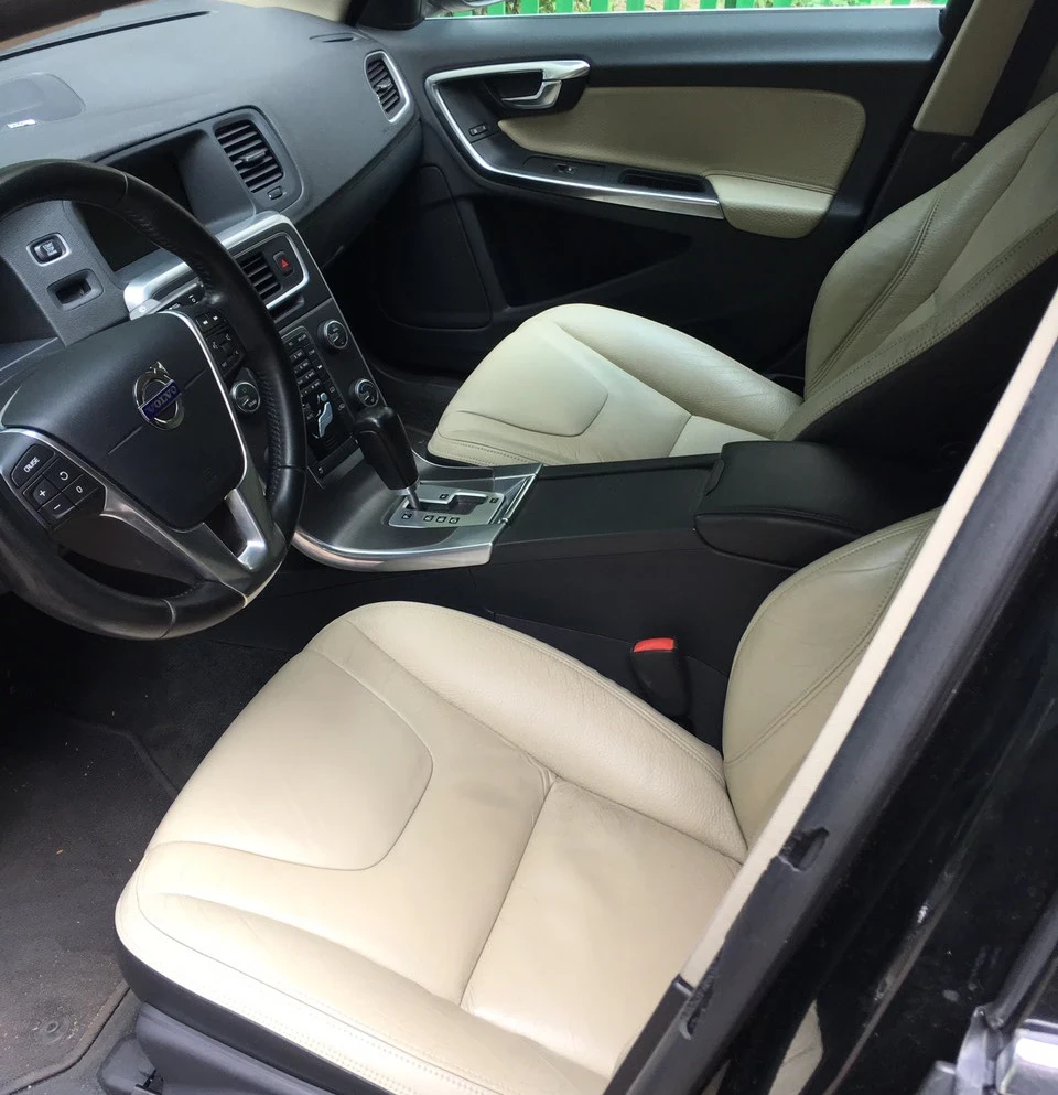 Догляд за салоном Volvo S60