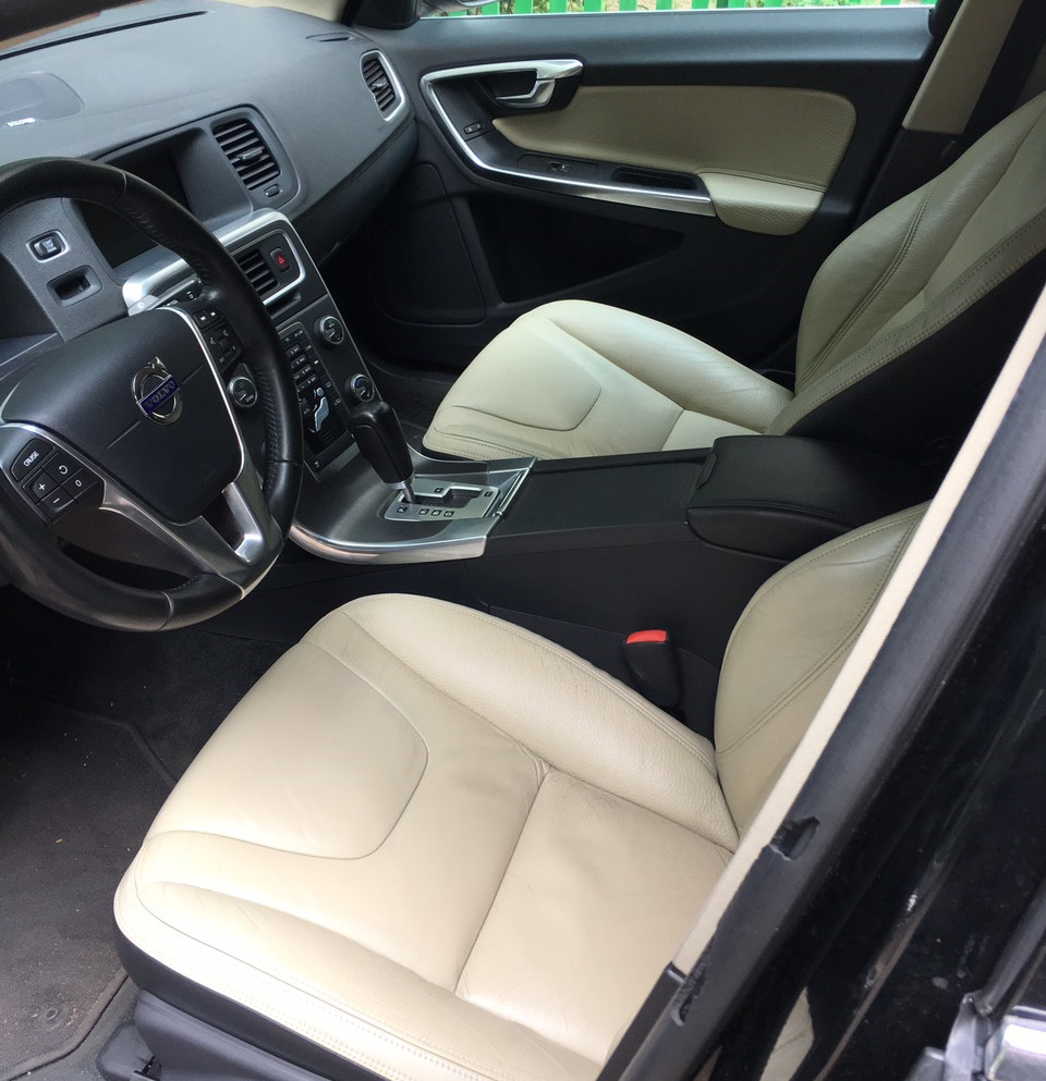Догляд за салоном Volvo S60 1