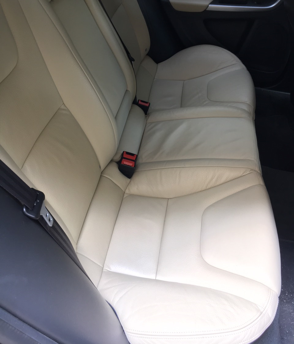 Догляд за салоном Volvo S60 2