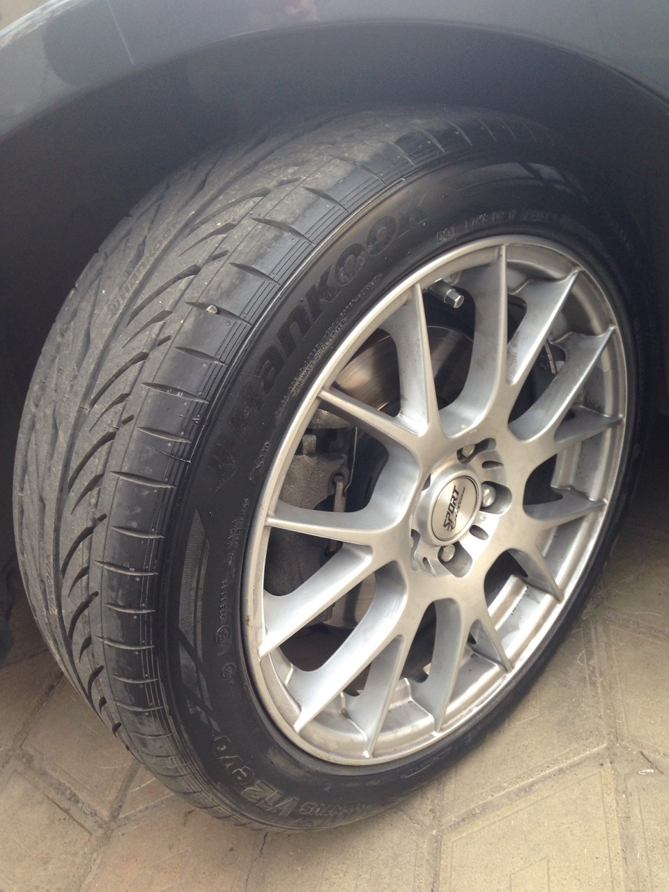 Літні шини HANKOOK VENTUS V12 EVO K 110 та шинокосметика MEGUIARS 2