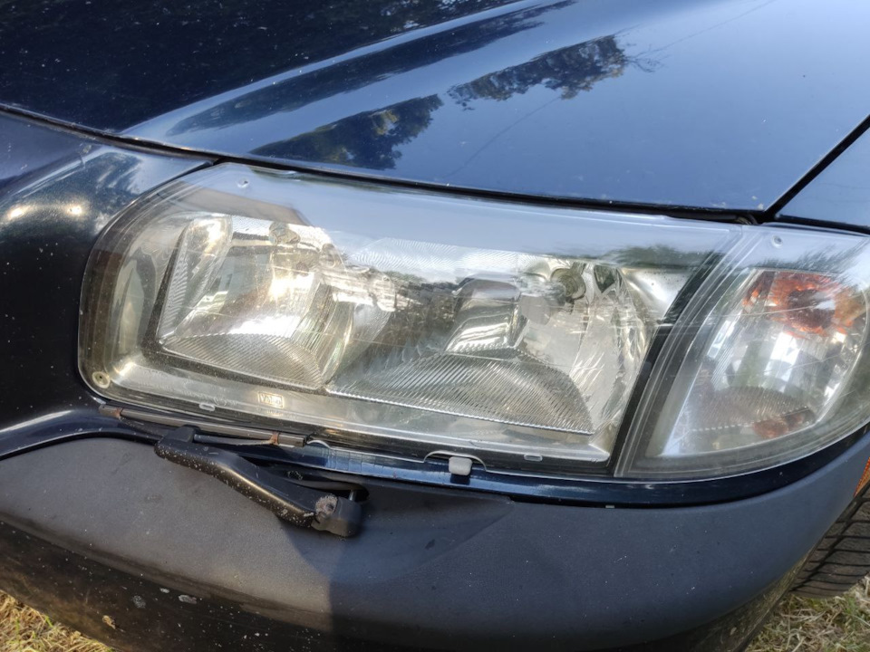 Оригінальний захист фар 9488978. Volvo S80 1999 1
