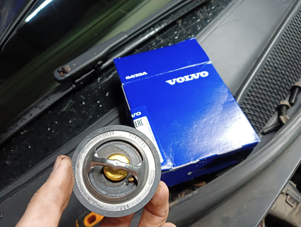 Заміна термостата volvo s80 2.9 t6 1