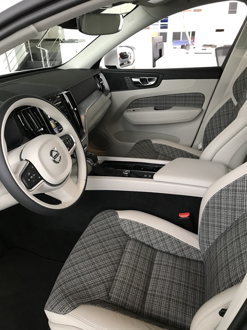 Салон нового XC60 2