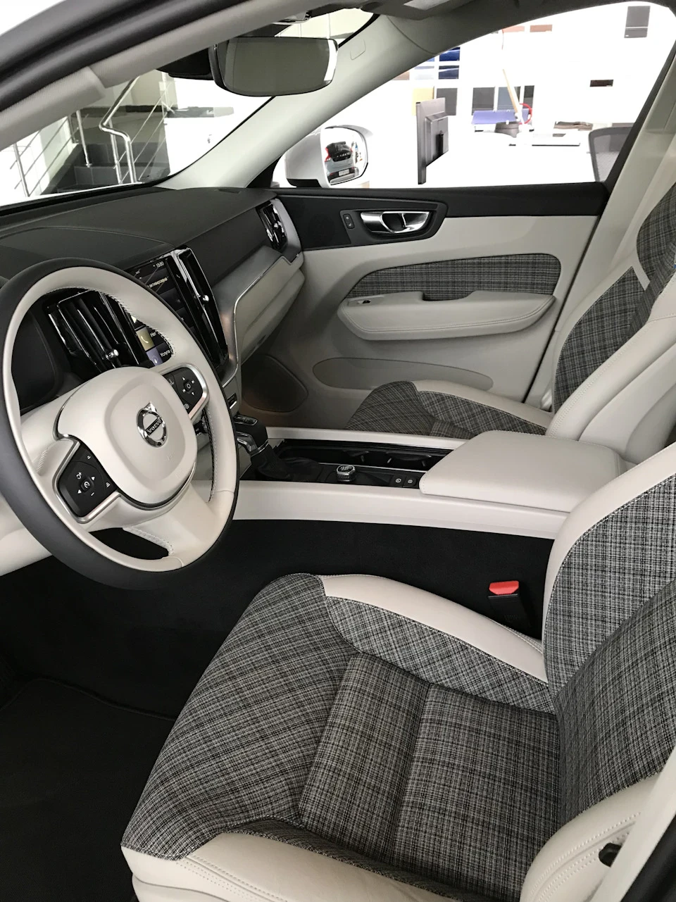 Салон нового XC60