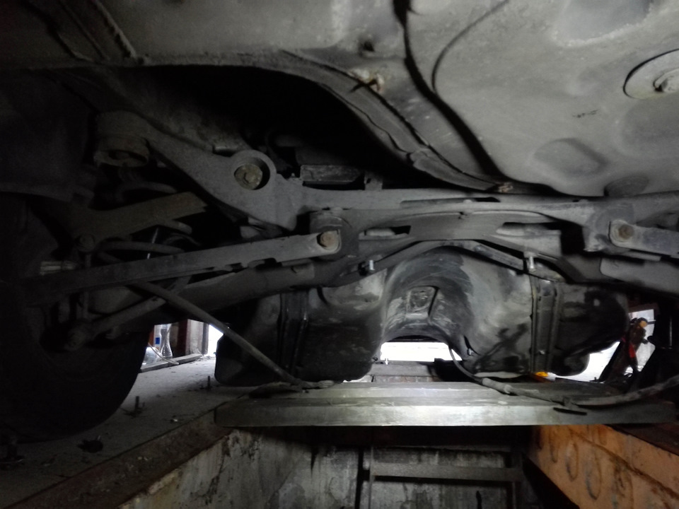 Зняття бензобака B6284T Volvo S80 2.8 T6 2