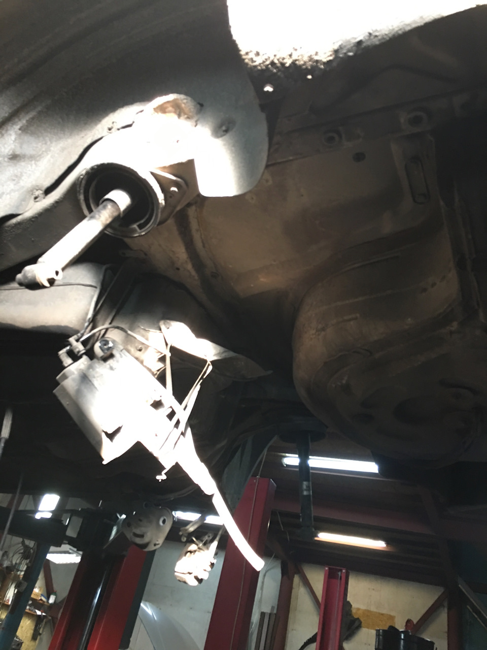 Зняття заднього підрамника, сайлентблок зад Volvo S80 2.8 T6 5