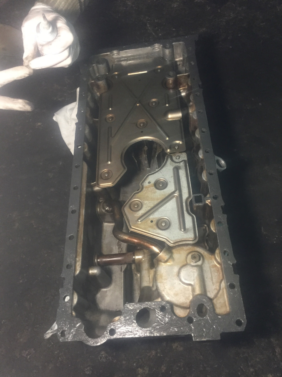 Зміна прокладки піддону, зняти піддон B6284T Volvo S80 2.8 T6 2