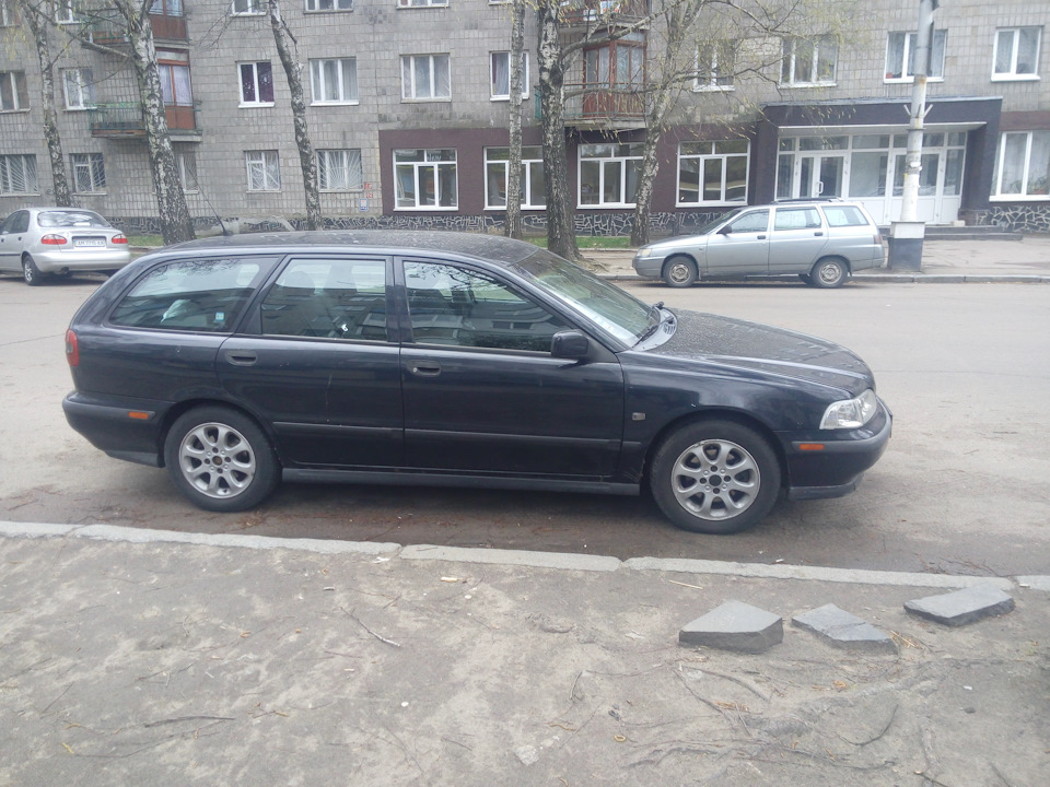 Заміна гальмівних колодок Starline на Volvo V40 2