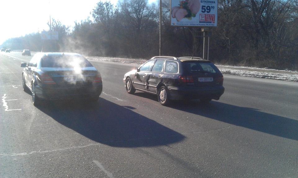 Шведи перемогли німців. ДТП VOLVO vs Mercedes-Benz 1