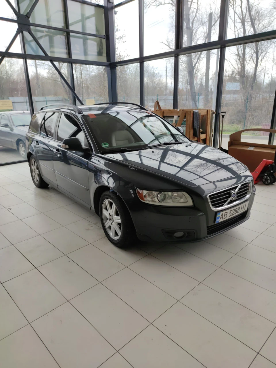 Переклеювання лобового скла VOLVO V50, хвороба VOLVO