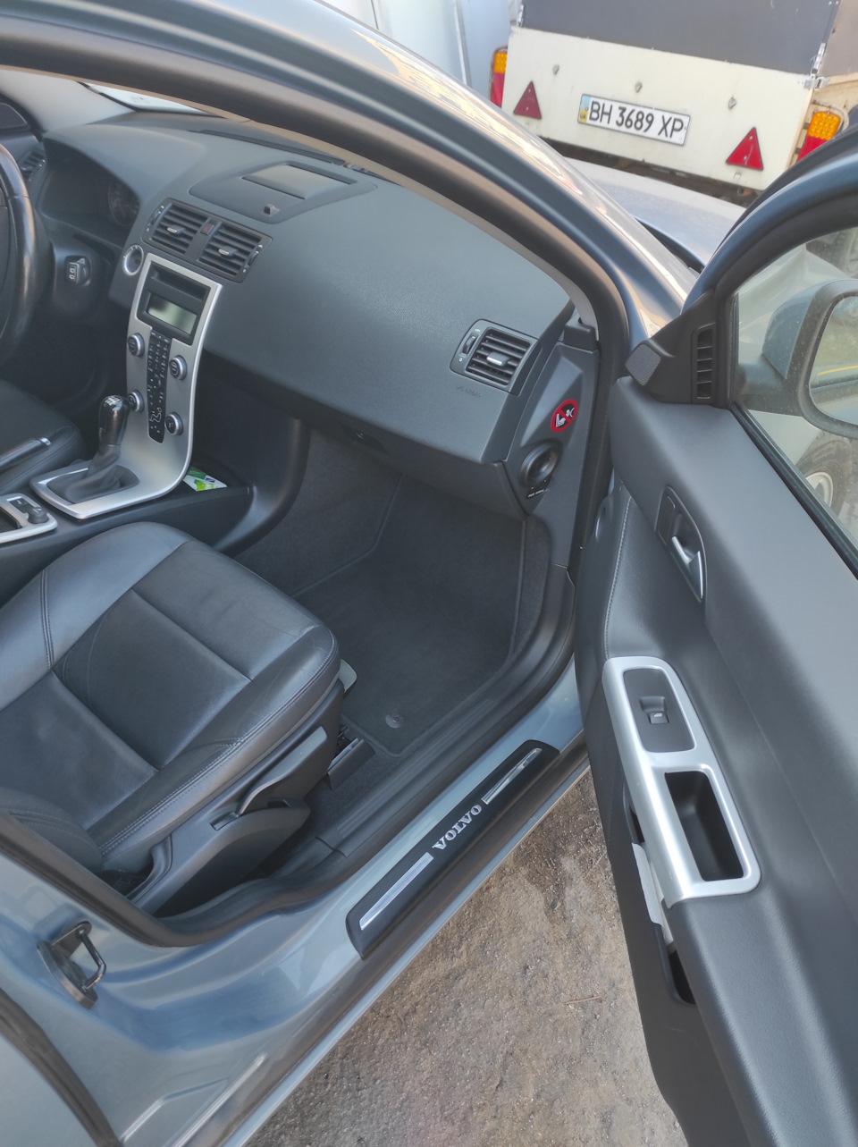 Накладки на пороги задніх отворів V50 від S80. 5