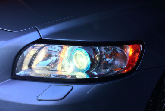 Як увімкнути помаранчевий габарит на фарах Volvo v50 1