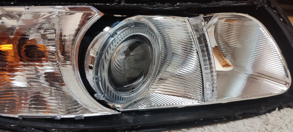 Корпус фари на volvo v50, рестайл 5