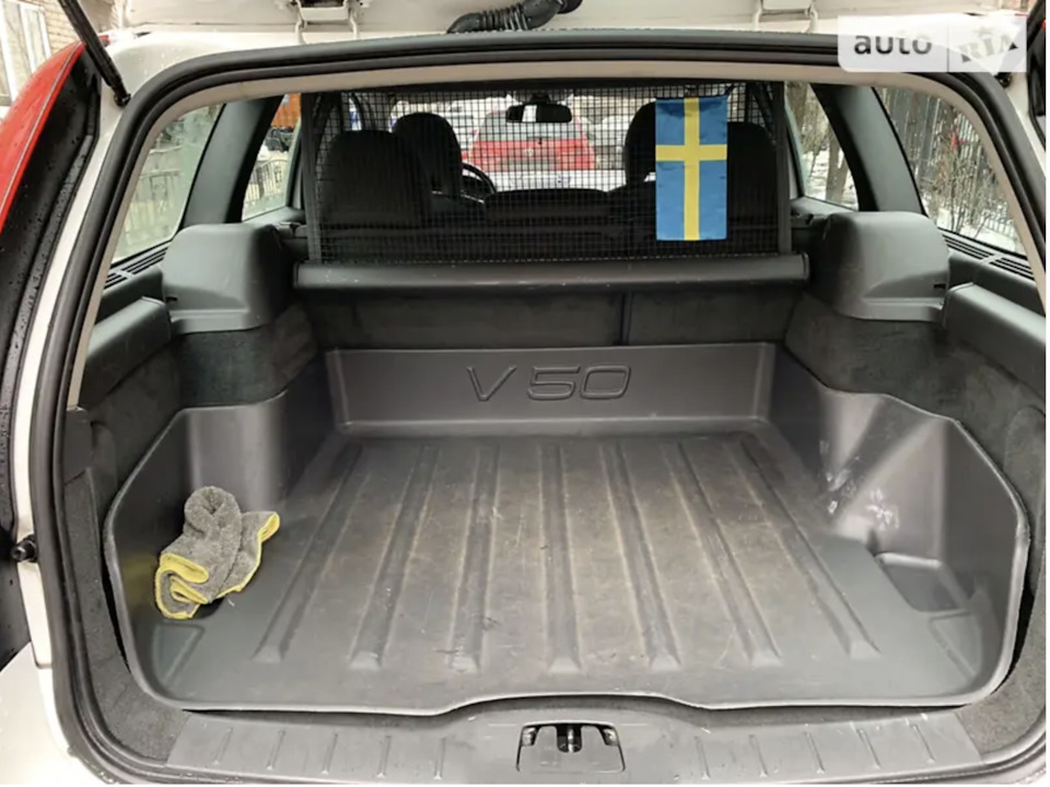Килимок в багажник volvo v50. HELP 1