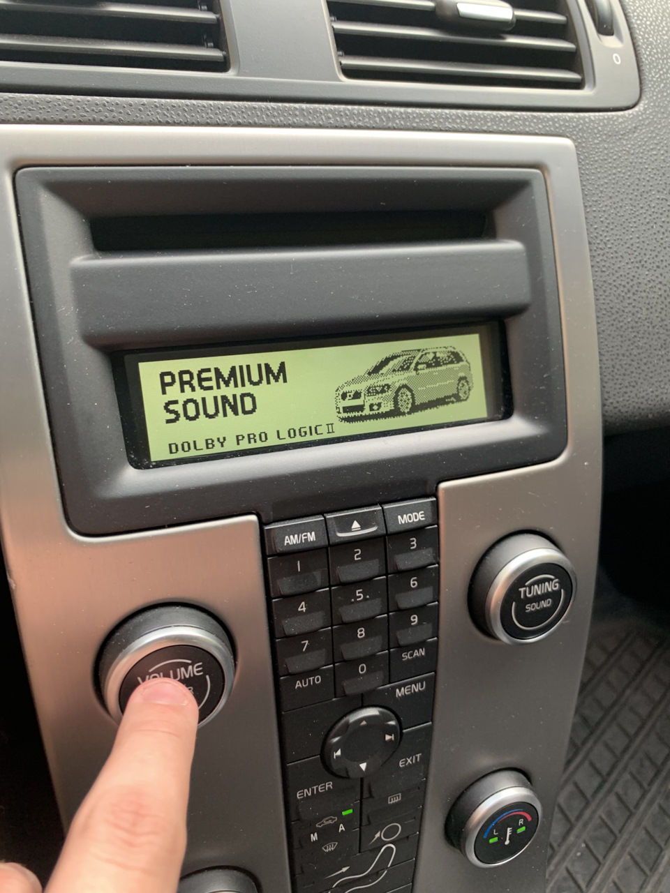 USB роз'єм у V50 Premium Soun 1